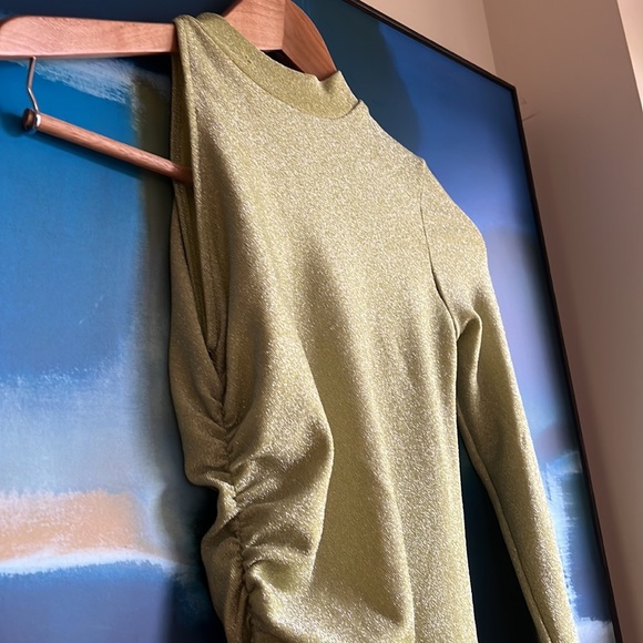 Pull&Bear one sleeve lime green shimmery dress - Picture 3 of 8